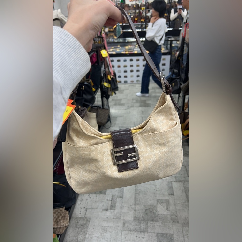 Authentic🤍Vintage Fendi Zucca Hobo Baguette.White/Beige